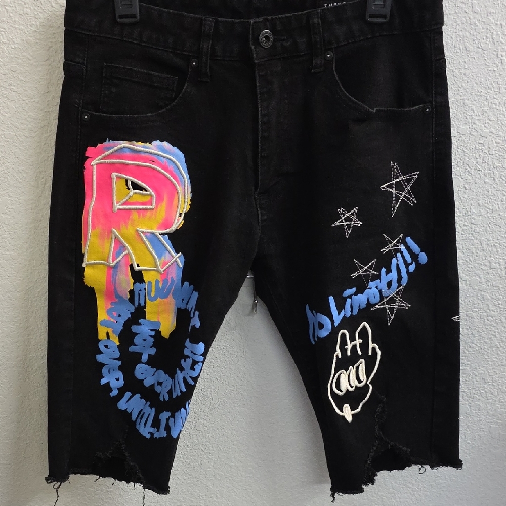 Smoke Rise Black Graphic Graffiti Distressed Shorts Size 32